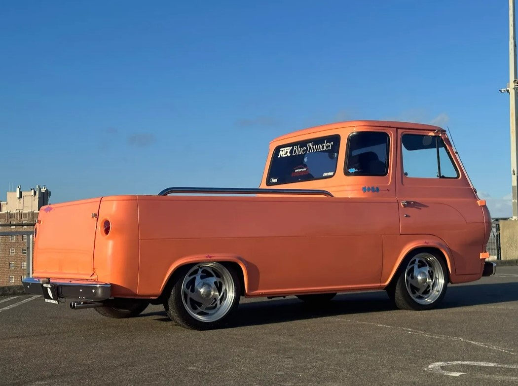 9 Ford Econoline